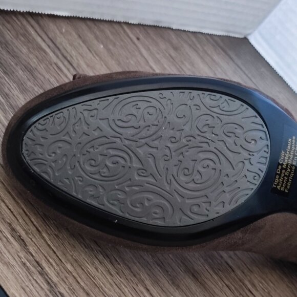 Clarks Artisan Bristol bow brown suede heel women's size 8.5 M - Picture 11 of 13